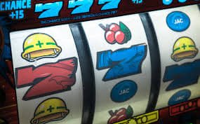 Layar utama aplikasi mesipoker dengan antarmuka pengguna yang menarik untuk sportsbook dan live casino di Indonesia